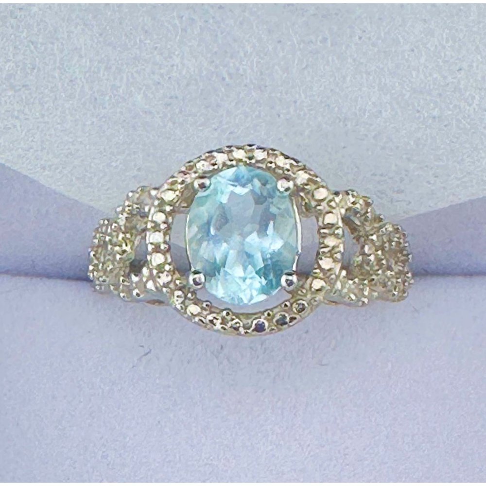 Beautiful Floating Oval Natural Blue Topaz w Textured Detailing / Diamond Accent